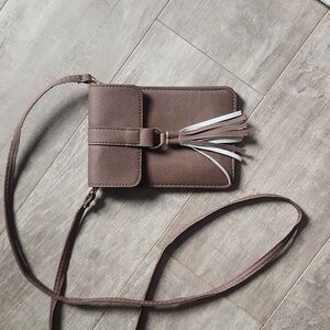 Avenue 9 Crossbody Phone Bag